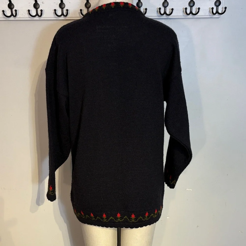Vintage Floral Embroidered Black Wool Sweater size Medium - Picture 4 of 9